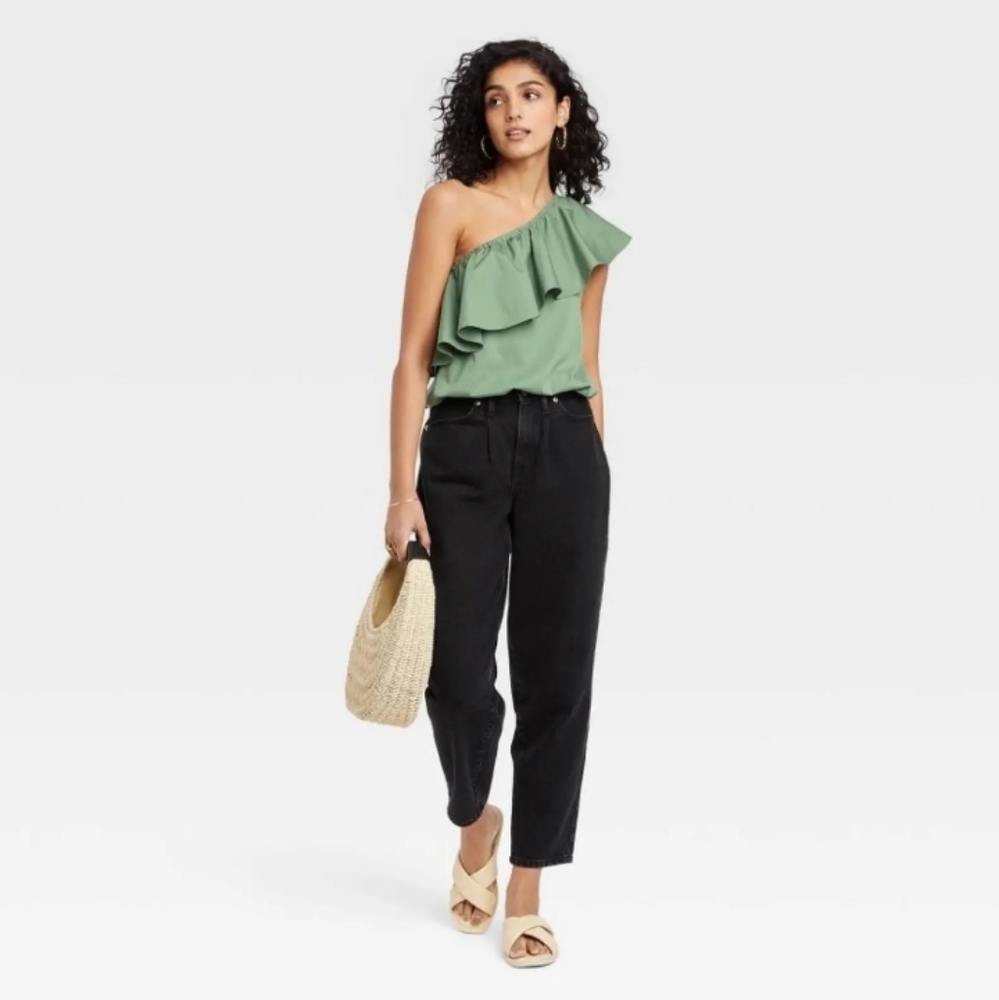 NWT OFF THE SHOULDER RUFFLE TOP - Picture 3 of 9